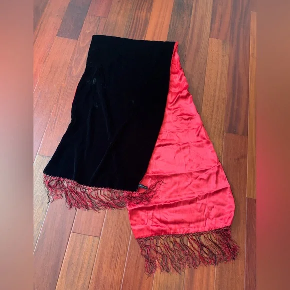 Valerie Stevens Black Velvet Red Silk Shawl/Wrap - Picture 8 of 8